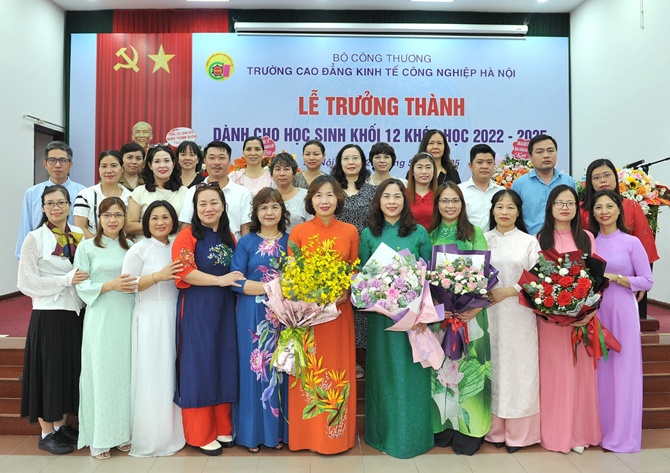 Lễ tri ân và trưởng thành cho học sinh khối 12, khóa học 2022 - 2025